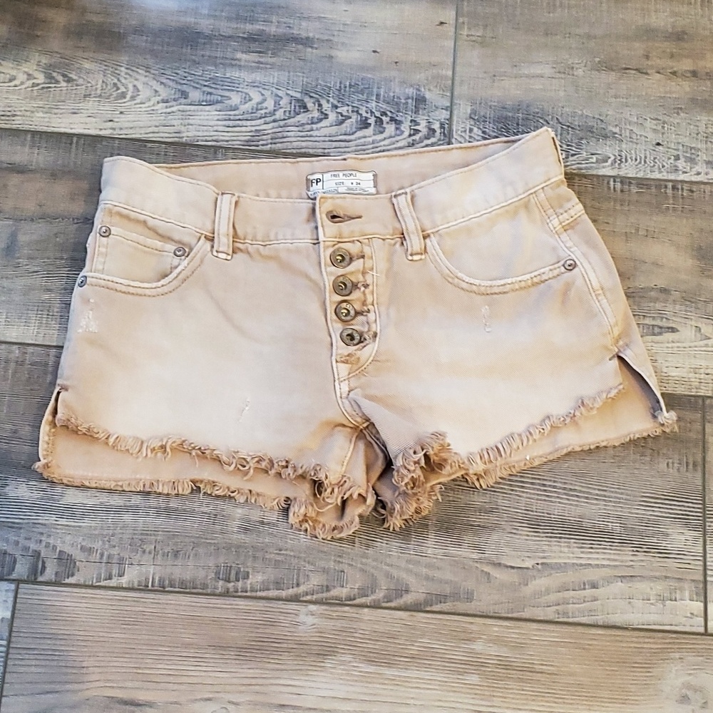 Like New! Free People high rise khaki shorts